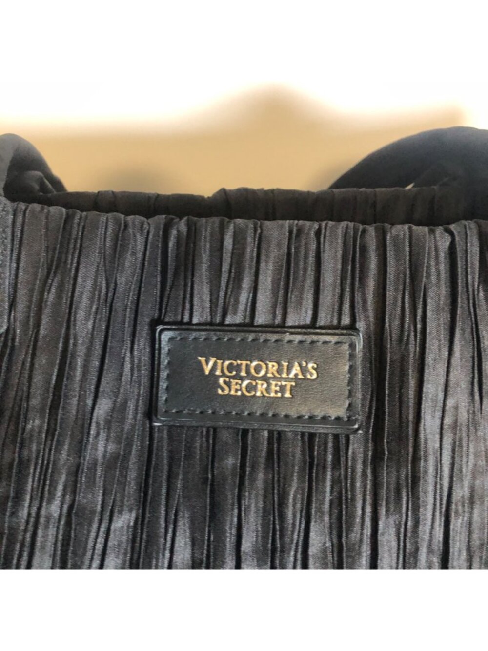 Victorias Secret Black Pleated Tote Bag Double Handles Zip Top Pocket Purse - Picture 4 of 6